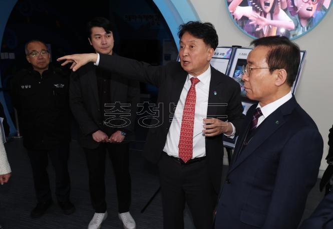 20260306 - 다누리 어린이 실내놀이터 조성사업 현장 방문 및 보육학부모 간담회(다누리센터 도지사) 의 사진