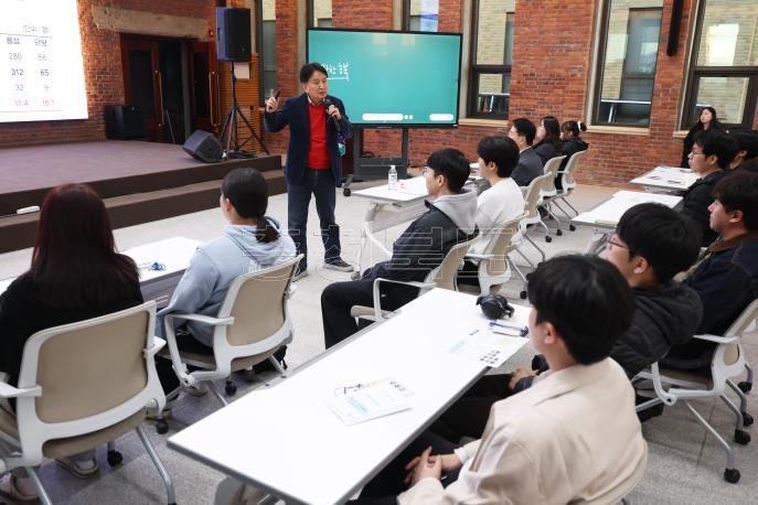 20260307 - 충북학사 신입생 OT 특강(대회의실 도지사) 의 사진