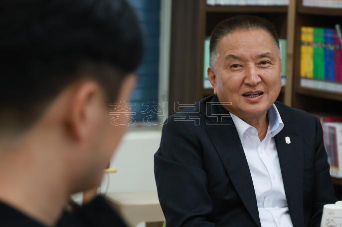 20260401 - 공공형 키즈카페 조성 및 아동돌봄 관계자 간담회(청주, 도지사) 의 사진