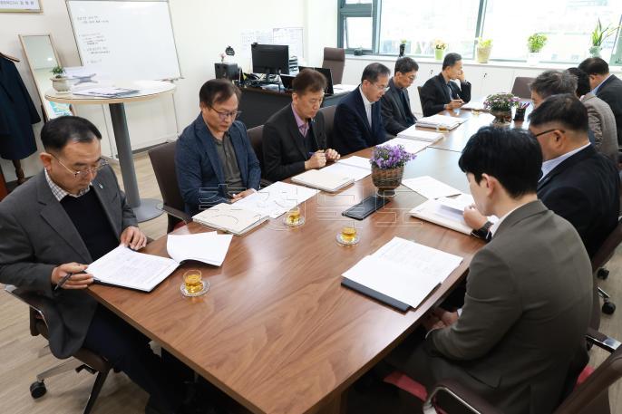 20260408 - 중동사태 대응 관련 수급물량 긴급 점검회의(부지사실, 경제) 의 사진