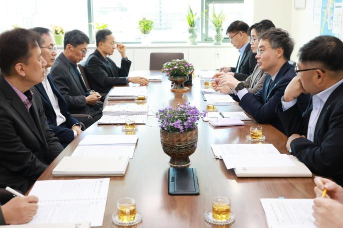 20260408 - 중동사태 대응 관련 수급물량 긴급 점검회의(부지사실, 경제) 의 사진