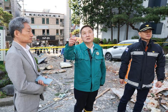 20260413 - 봉명동 가스 폭발 사고 현장 방문(청주시 도지사) 의 사진