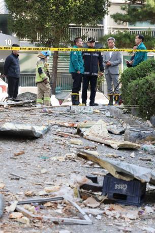 20260413 - 봉명동 가스 폭발 사고 현장 방문(청주시 도지사) 의 사진