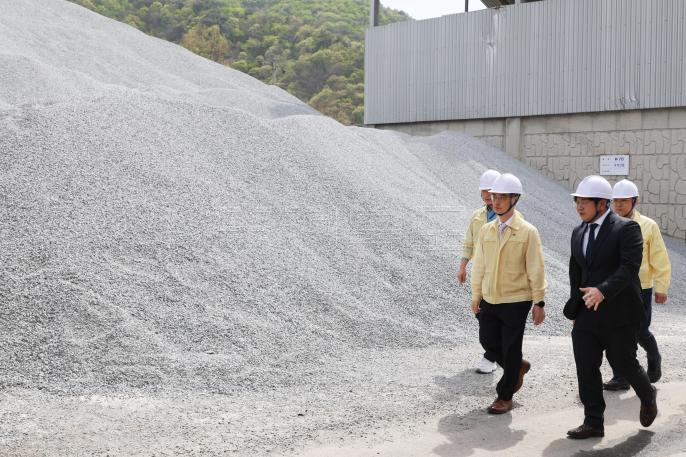 20260421 - 중동사태 악화에 따른 도내 자재수급 관련 현장간담회(괴산, 경제) 의 사진
