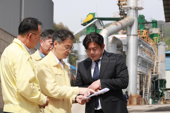 20260421 - 중동사태 악화에 따른 도내 자재수급 관련 현장간담회(괴산, 경제) 의 사진