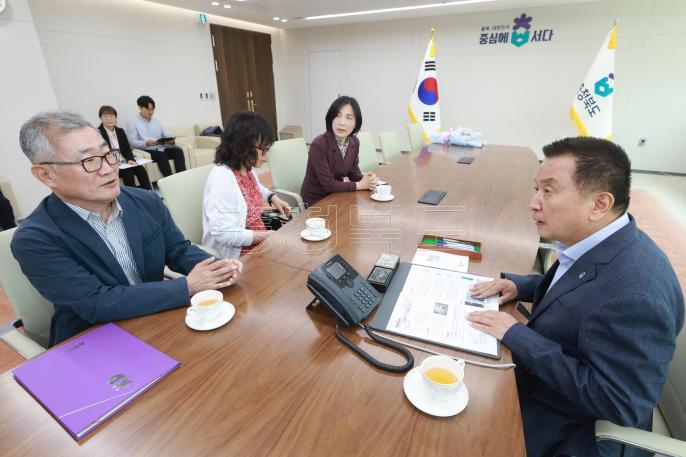 20260429 - 故조병현 작가 작품 기증식(여는마당, 도지사) 의 사진