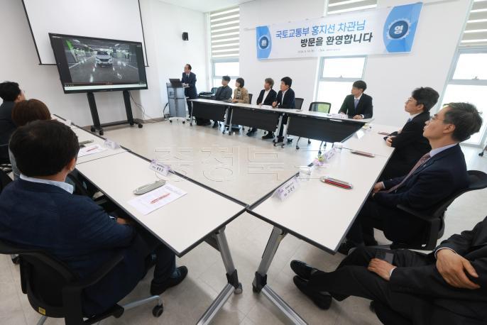 20260514 - 국토부 차관 주차로봇 시연현장 방문(청주, 경제) 의 사진
