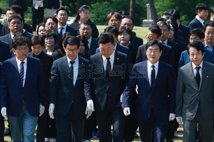 20260604 - 신용한 도지사 당선인 충혼탑 참배(오창 충혼탑, 당선인) 의 사진