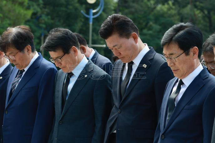 20260604 - 신용한 도지사 당선인 충혼탑 참배(오창 충혼탑, 당선인) 의 사진