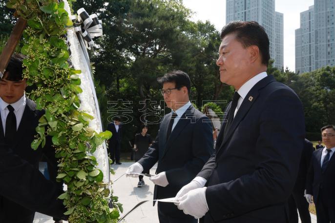 20260604 - 신용한 도지사 당선인 충혼탑 참배(오창 충혼탑, 당선인) 의 사진