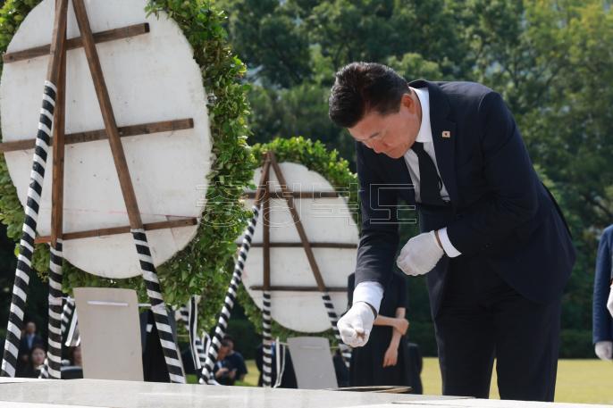 20260604 - 신용한 도지사 당선인 충혼탑 참배(오창 충혼탑, 당선인) 의 사진
