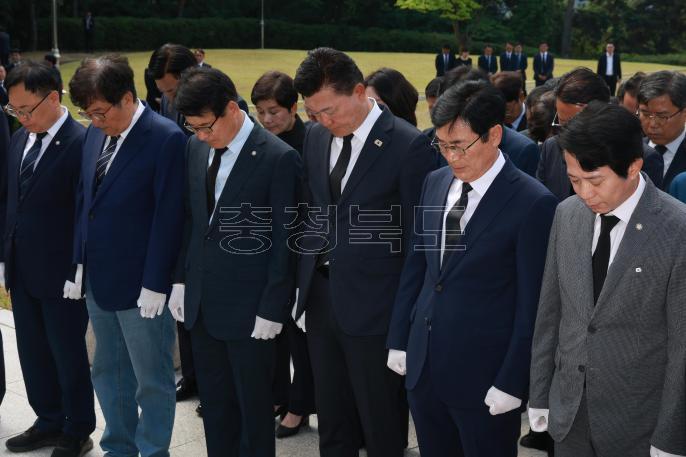 20260604 - 신용한 도지사 당선인 충혼탑 참배(오창 충혼탑, 당선인) 의 사진