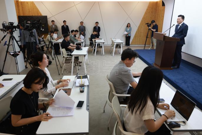 20260604 - 신용한 도지사 당선인 기자회견(브리핑룸, 당선인) 의 사진