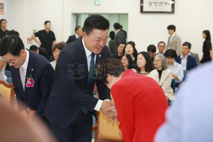 20260604 - 신용한 도지사 당선인 당선증 교부식(충북선관위, 당선인) 의 사진