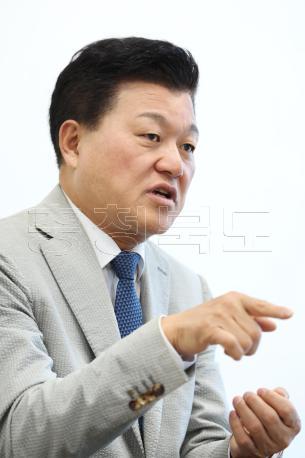 20260609 - 신용한 도지사 당선인 인터뷰(충북개발연구원) 의 사진