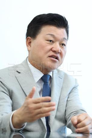 20260609 - 신용한 도지사 당선인 인터뷰(충북개발연구원) 의 사진