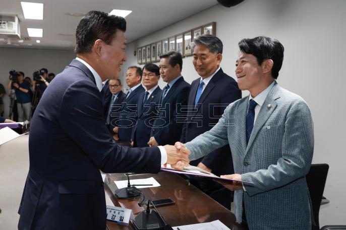 20260610 - 제37대 도지사직 인수위원회 위촉식(충북연구원, 당선인) 의 사진