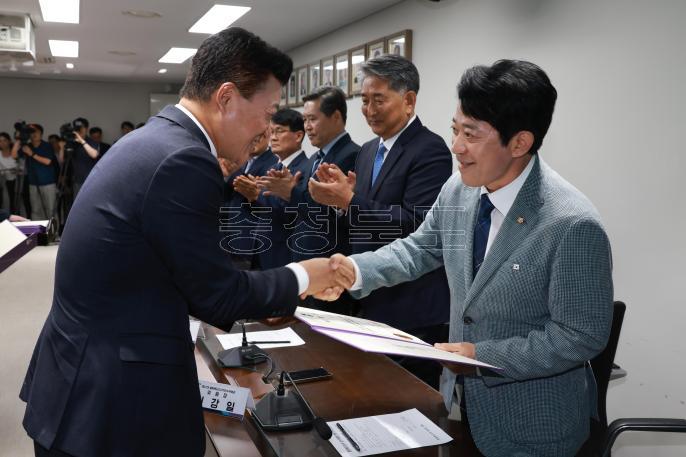 20260610 - 제37대 도지사직 인수위원회 위촉식(충북연구원, 당선인) 의 사진