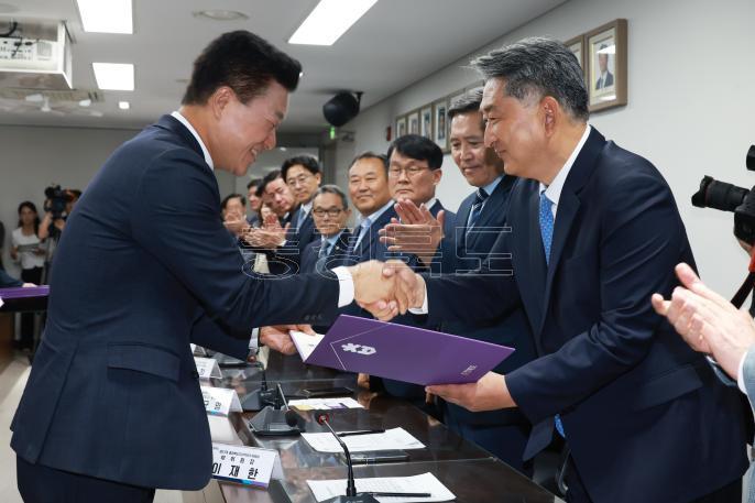 20260610 - 제37대 도지사직 인수위원회 위촉식(충북연구원, 당선인) 의 사진