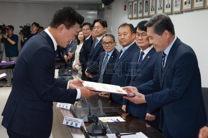 20260610 - 제37대 도지사직 인수위원회 위촉식(충북연구원, 당선인) 의 사진