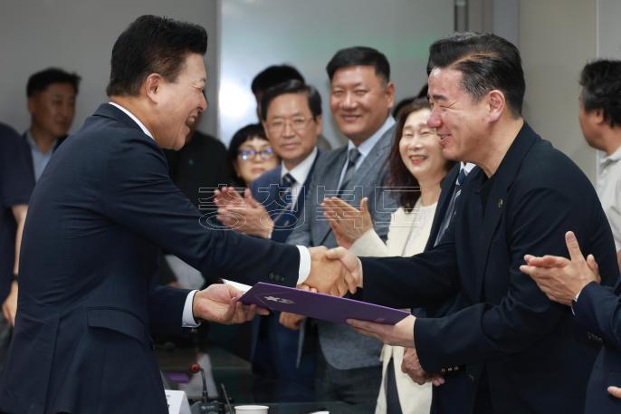 20260610 - 제37대 도지사직 인수위원회 위촉식(충북연구원, 당선인) 의 사진