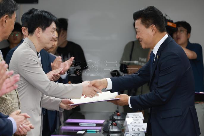 20260610 - 제37대 도지사직 인수위원회 위촉식(충북연구원, 당선인) 의 사진