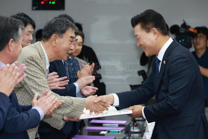 20260610 - 제37대 도지사직 인수위원회 위촉식(충북연구원, 당선인) 의 사진