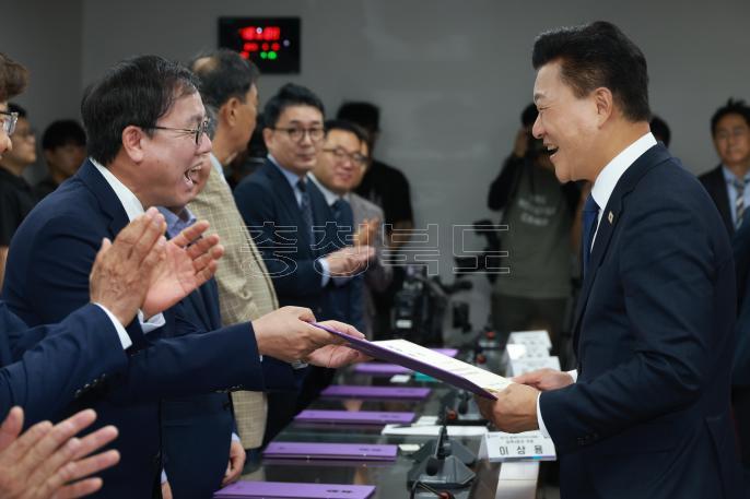 20260610 - 제37대 도지사직 인수위원회 위촉식(충북연구원, 당선인) 의 사진