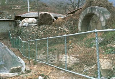 삼년 산성 발굴 현장 의 사진