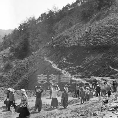 우암산 우회도로 공사 및 개통 의 사진