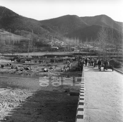 마을 진입도로 보수작업 의 사진