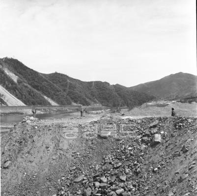 대청댐 공사 및 조감도 의 사진