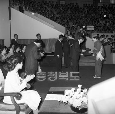 구국 여성봉사단 시군지부 결단대회(박근혜 참석) 의 사진