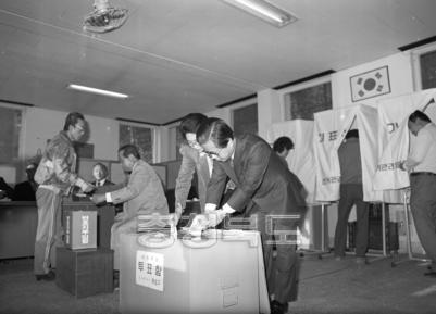 헌법개정 국민 투표,개표 의 사진