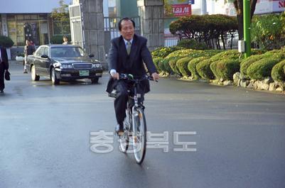 자전거 출근 의 사진