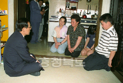 전천석, 김순화 보훈가족 위문 의 사진