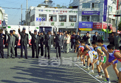 역전 마라톤 대회 신호탄 발사 의 사진