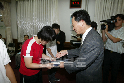 문정 장학금 수여식 의 사진