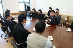 20260303 - 도시근로 참여 업체 맘스터치 기부물품 기탁식(여는마당 도지사) 의 사진