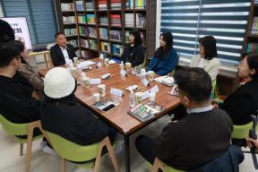 20260401 - 공공형 키즈카페 조성 및 아동돌봄 관계자 간담회(청주, 도지사) 의 사진