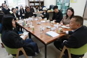 20260401 - 공공형 키즈카페 조성 및 아동돌봄 관계자 간담회(청주, 도지사) 의 사진