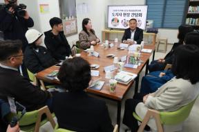 20260401 - 공공형 키즈카페 조성 및 아동돌봄 관계자 간담회(청주, 도지사) 의 사진