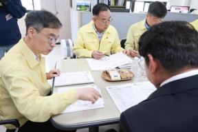 20260421 - 중동사태 악화에 따른 도내 자재수급 관련 현장간담회(괴산, 경제) 의 사진