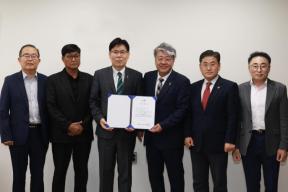 20260520 - 충북지체장애인스포츠연맹 가맹인준서 전달식(부지사실, 권한대행) 의 사진