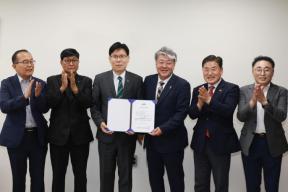 20260520 - 충북지체장애인스포츠연맹 가맹인준서 전달식(부지사실, 권한대행) 의 사진