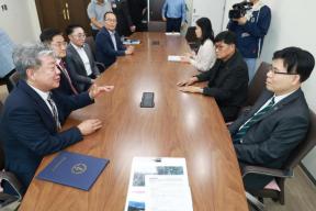 20260520 - 충북지체장애인스포츠연맹 가맹인준서 전달식(부지사실, 권한대행) 의 사진