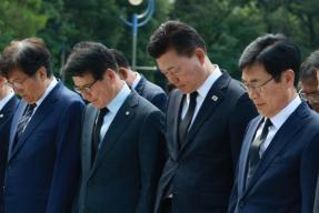20260604 - 신용한 도지사 당선인 충혼탑 참배(오창 충혼탑, 당선인) 의 사진