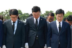 20260604 - 신용한 도지사 당선인 충혼탑 참배(오창 충혼탑, 당선인) 의 사진