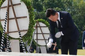 20260604 - 신용한 도지사 당선인 충혼탑 참배(오창 충혼탑, 당선인) 의 사진