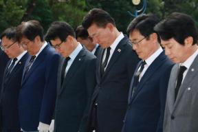 20260604 - 신용한 도지사 당선인 충혼탑 참배(오창 충혼탑, 당선인) 의 사진